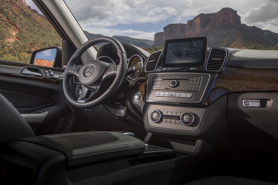 Интерьер Mercedes-Benz GLS450 4Matic 2016 года  (NA) (фото 12 из 30)